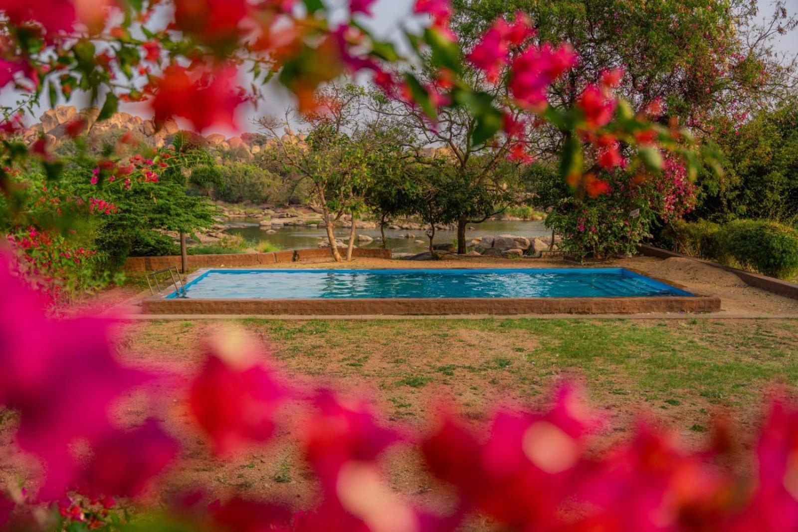Hotel Leo Woods Hampi River View Esterno foto