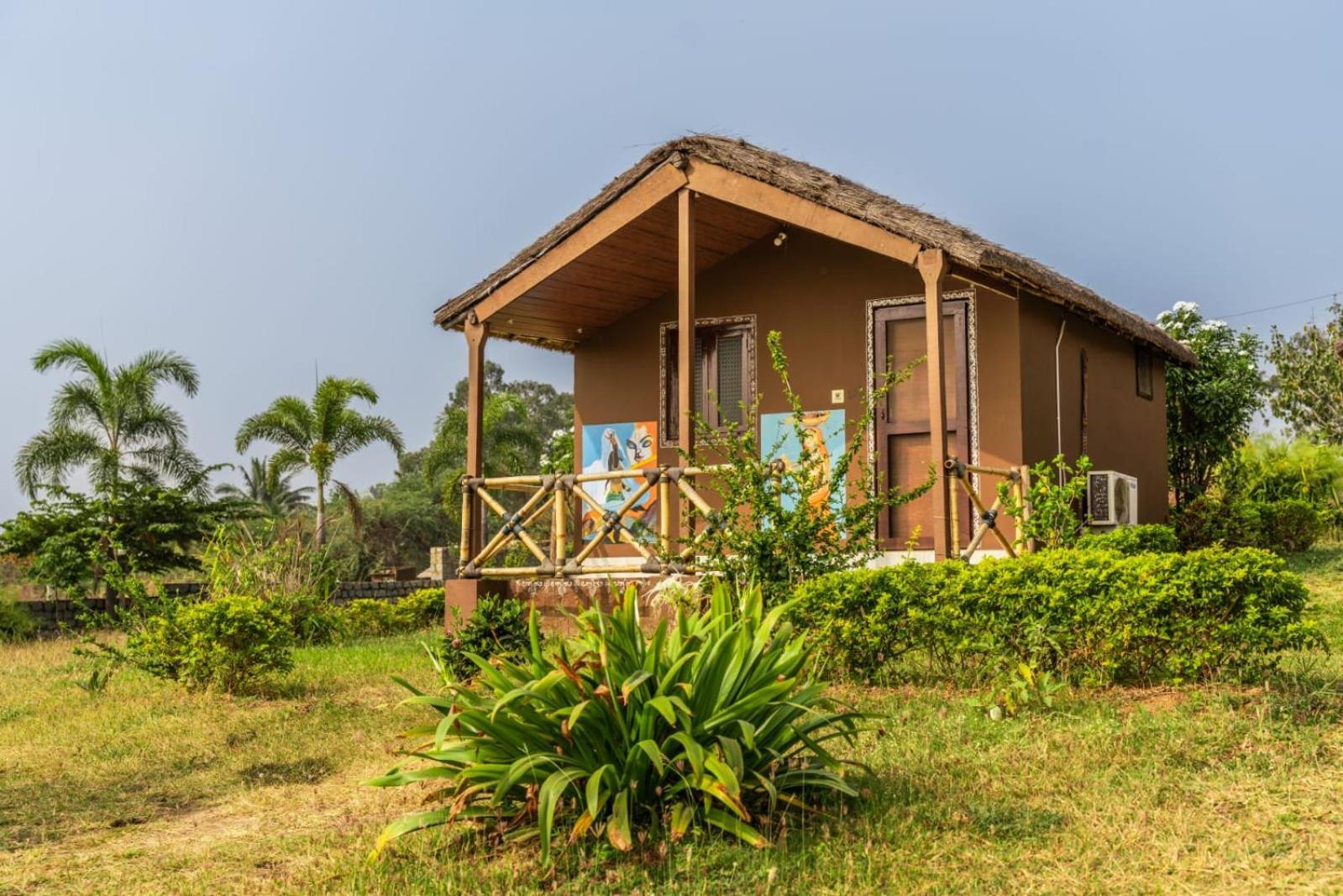 Hotel Leo Woods Hampi River View Esterno foto