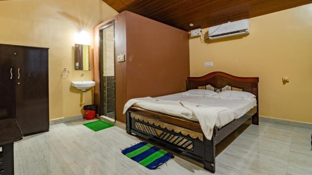Hotel Leo Woods Hampi River View Esterno foto